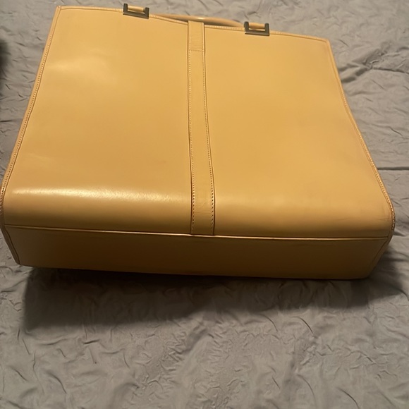 Authentic Gucci Beige Leather Tote Bag - Picture 4 of 9